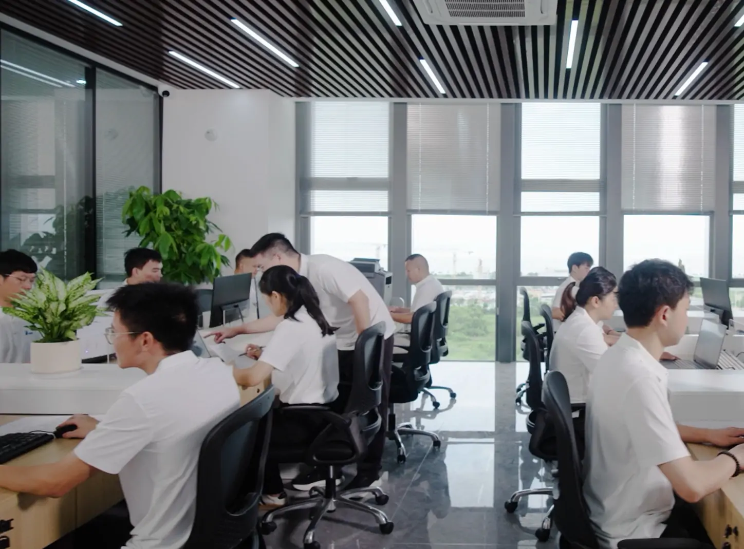 7/24 Technical Support & Complete Service